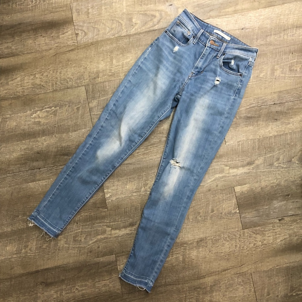 Levi’s 721 High Rise Skinny Size 25 Medium Blue Wash Distressed Raw Hem